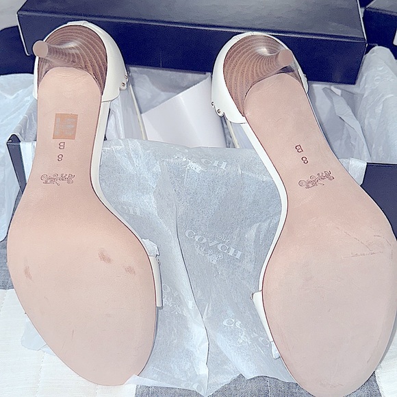 NWT Coach anyone? U can never wrong w/ a COACH 👠 . B Original 👛 💰 🔥 4 U Sis - Picture 16 of 17